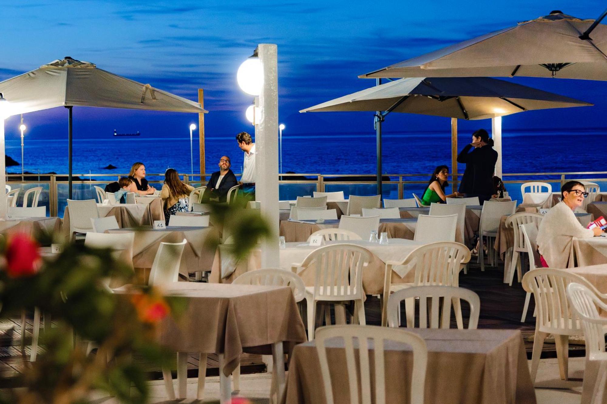 Riva Smeralda Camping Lodge Милаццо Экстерьер фото