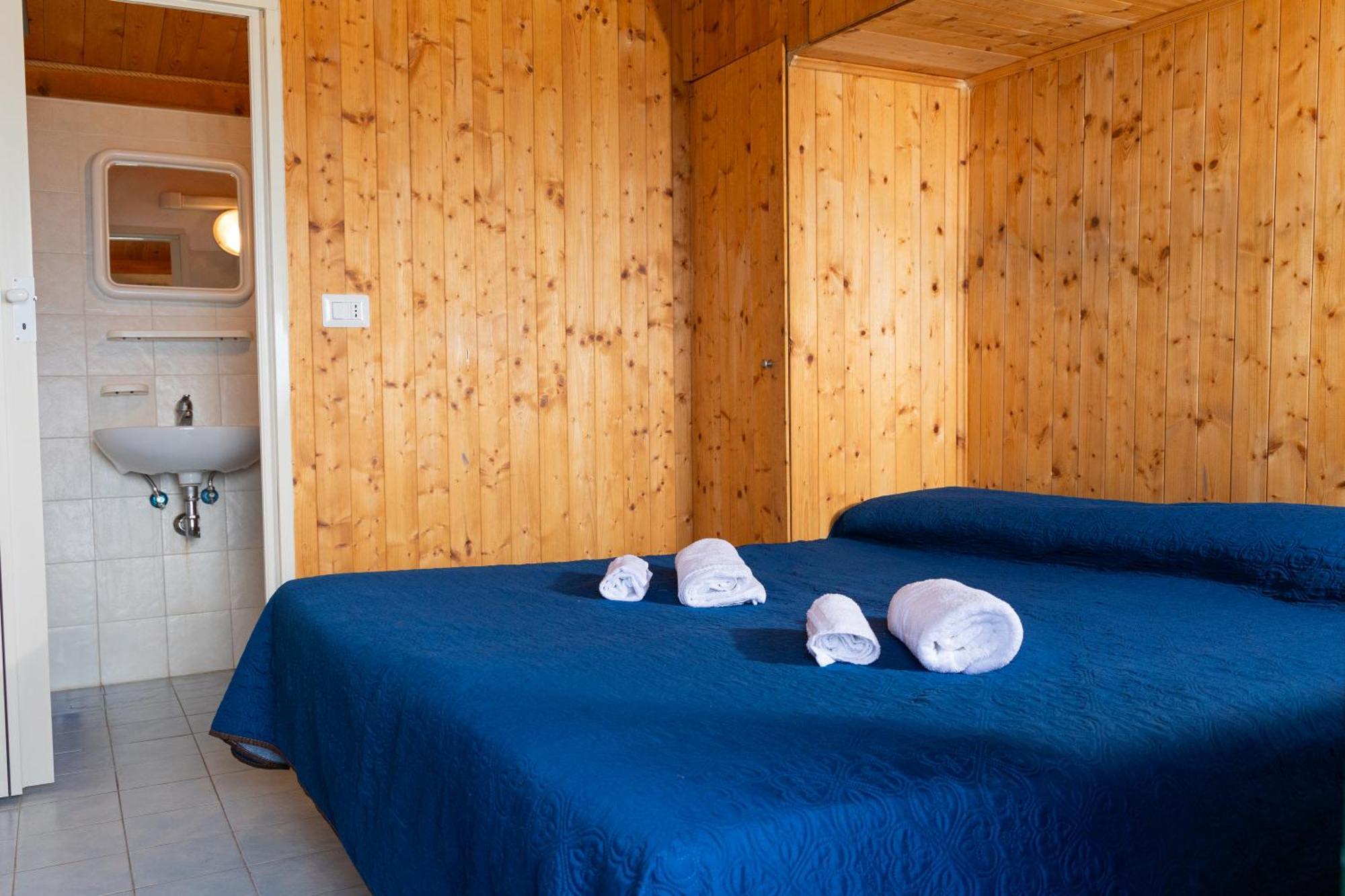 Riva Smeralda Camping Lodge Милаццо Экстерьер фото