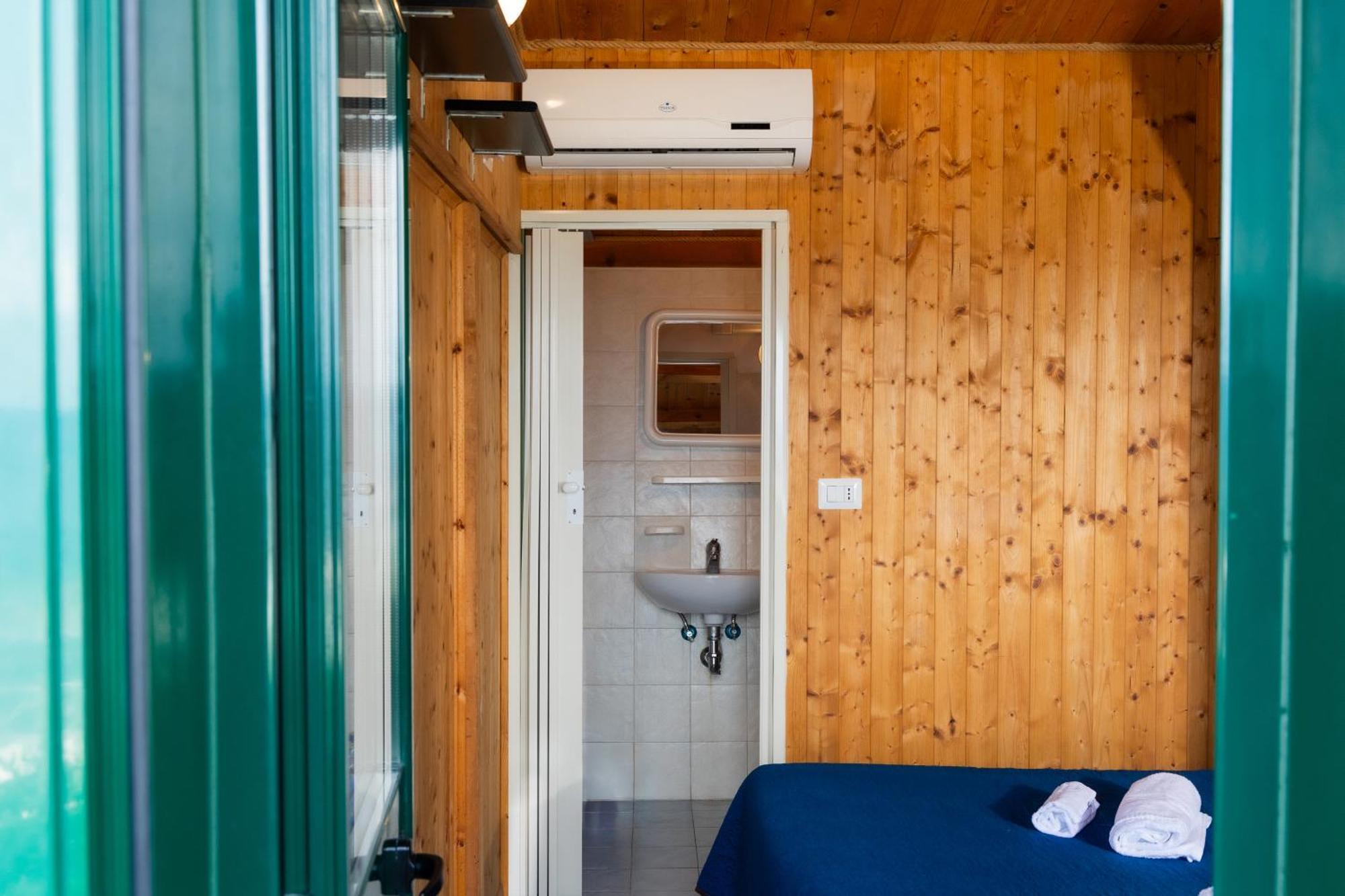 Riva Smeralda Camping Lodge Милаццо Экстерьер фото