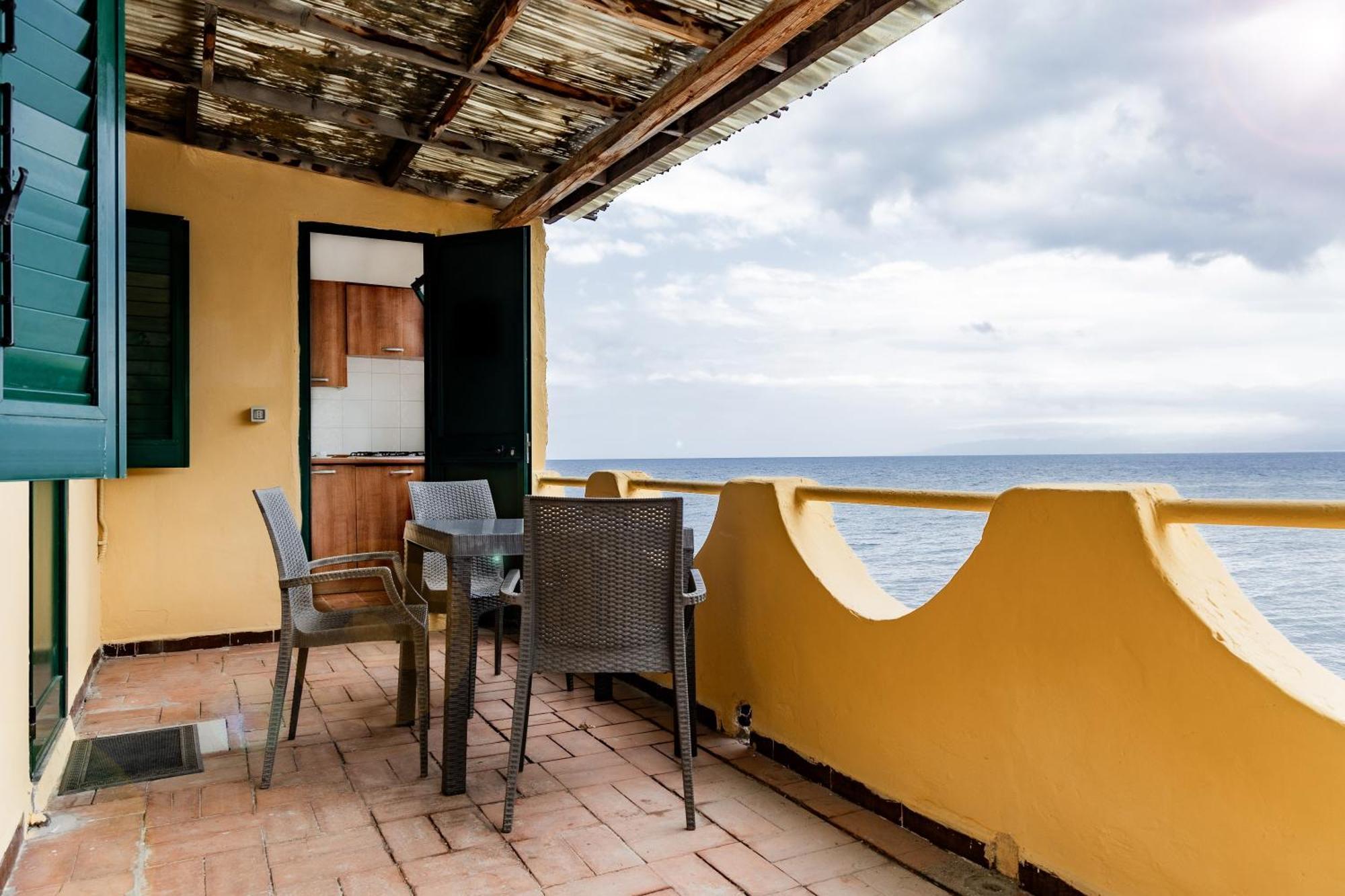 Riva Smeralda Camping Lodge Милаццо Экстерьер фото